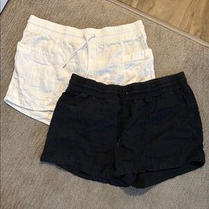 Athleta Black and White Cargo Shorts Relaxed Fit